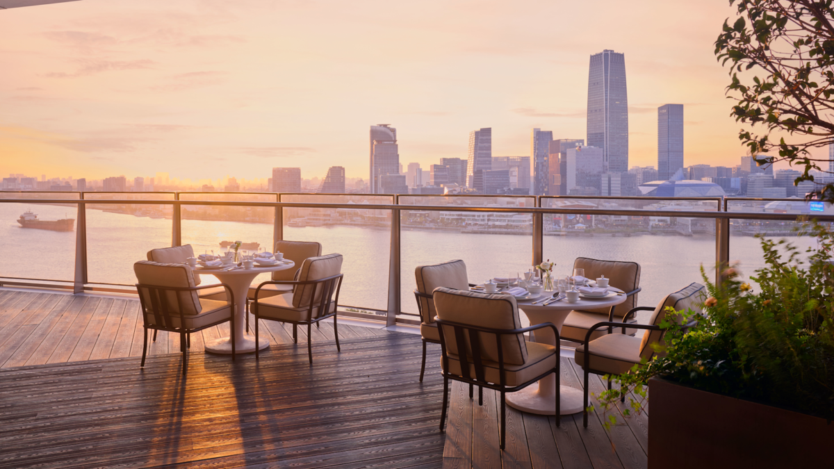 Waldorf Astoria Shanghai Qiantanのダイニング空間