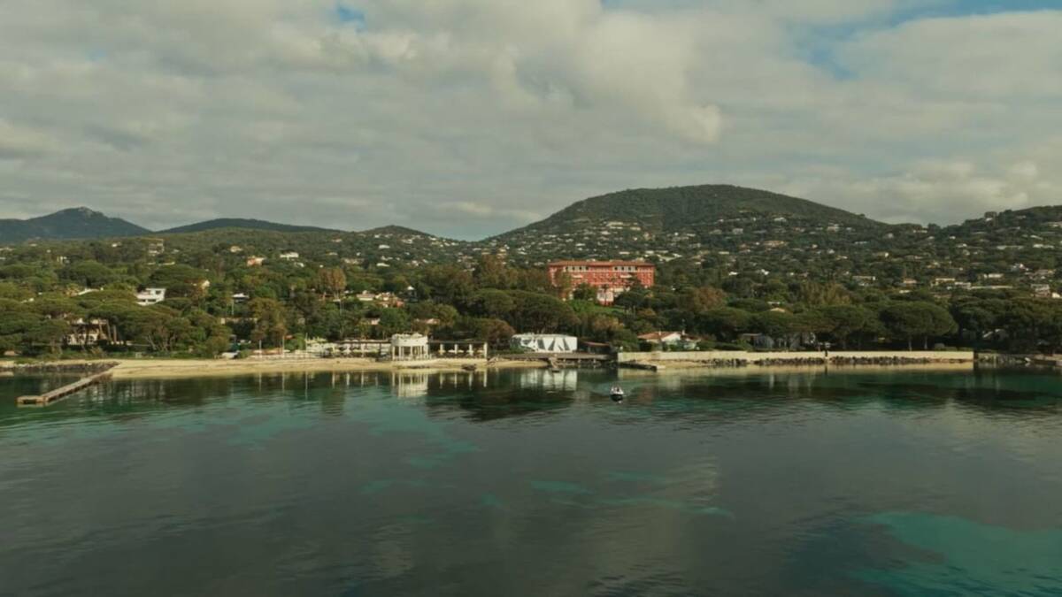 海側から望むCOMO ル・ボーヴァロンのエステート(提供:COMO Hotels and Resorts)
